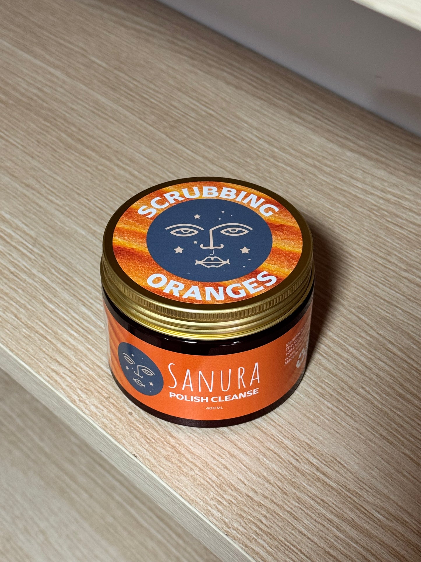 Sanura Scrubbing Oranges